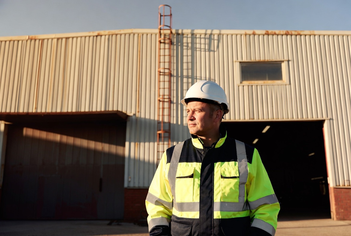 Właściciel obiektu przy hali